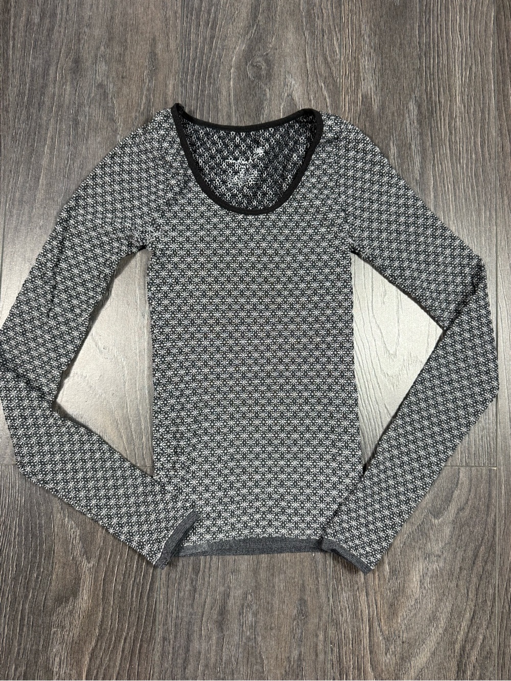 Black & White Patterned Long Sleeve Scoop Neck Top